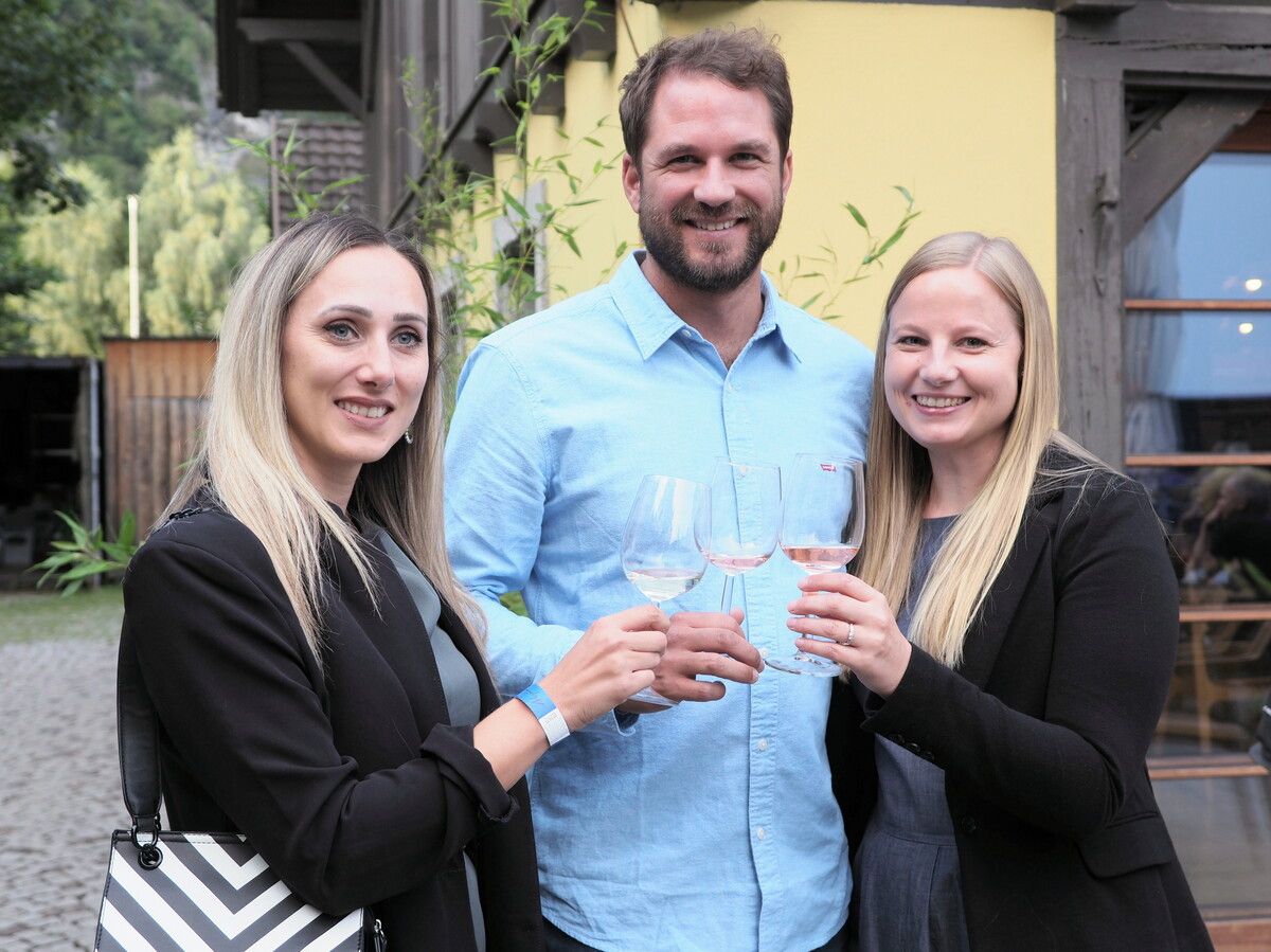 Val Blu-Geschäftsführer Jakob Glawitsch sowie Anja Fleisch (l.) und Dejana Vacic.