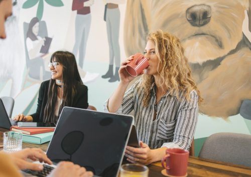 Virtuelle oder persönliche Treffen bieten authentische Einblicke in Vorarlbergs Top-Unternehmen und fördern das langfristige Employer Branding.  RM