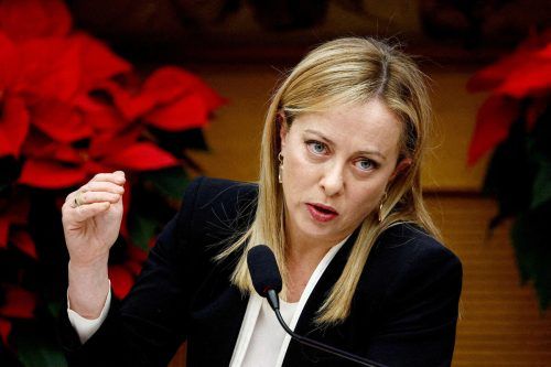 Wer arbeiten könne, dürfe nicht dem Staat auf der Tasche liegen. Mit diesem Argument streicht Ministerpräsidentin Giorgia Meloni Tausenden das Bürgergeld. Reuters