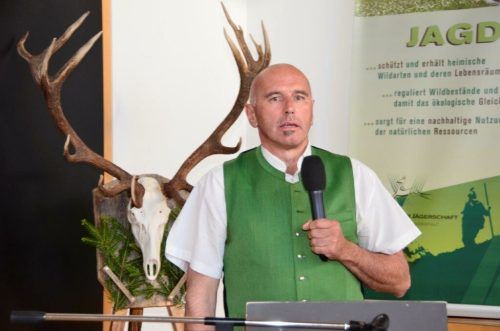 Wildbiologe Hubert Schatz brachte Bestätigung: Es war ein Wolf. VN