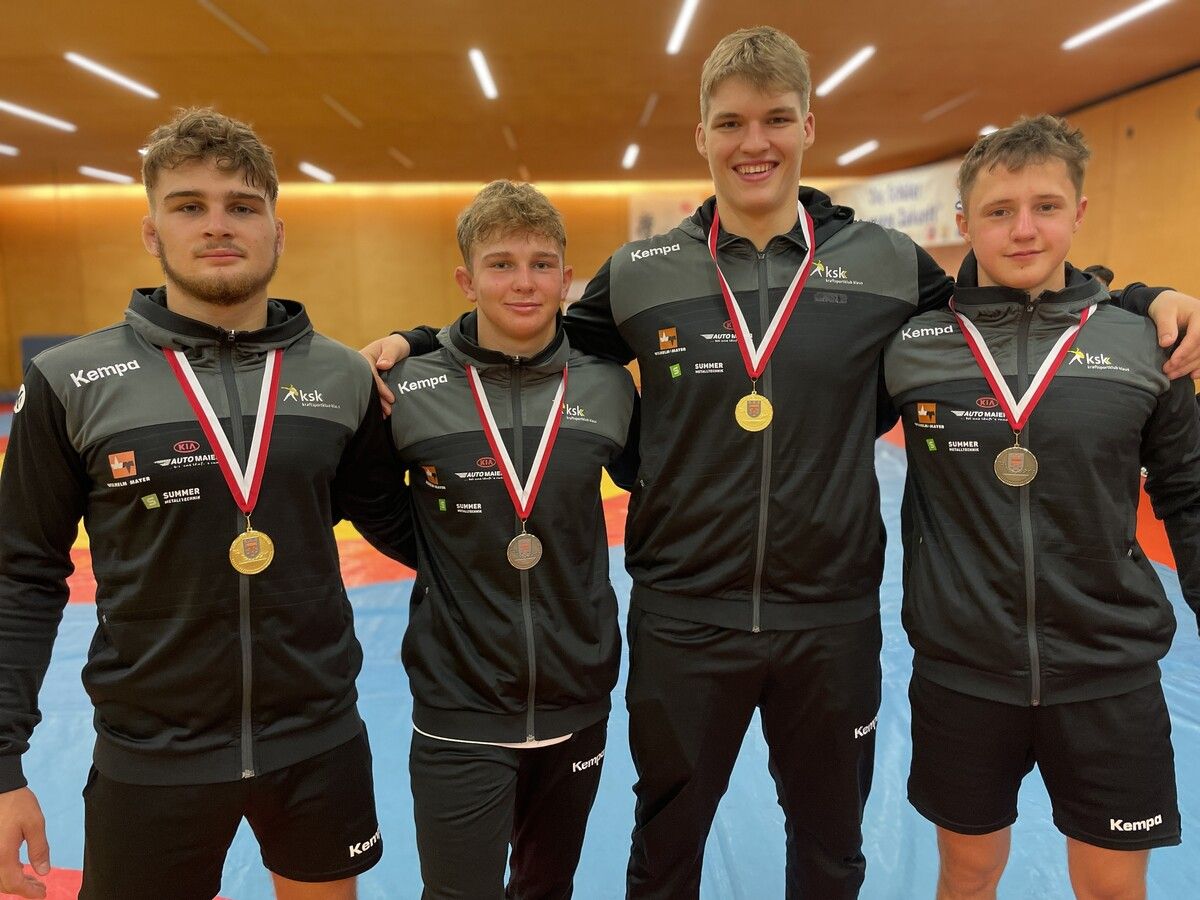 Alle Klauser Goldmedaillengewinner bei den U-20-Landestitelkämpfen in Wolfurt.VEREIN