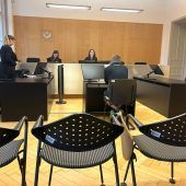 Betrunken auf Feuerwehrauto uriniert