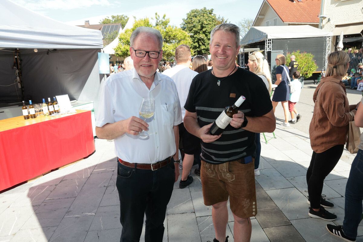 Alt-Bgm. Werner Huber und Winzer Andreas Polsterer.