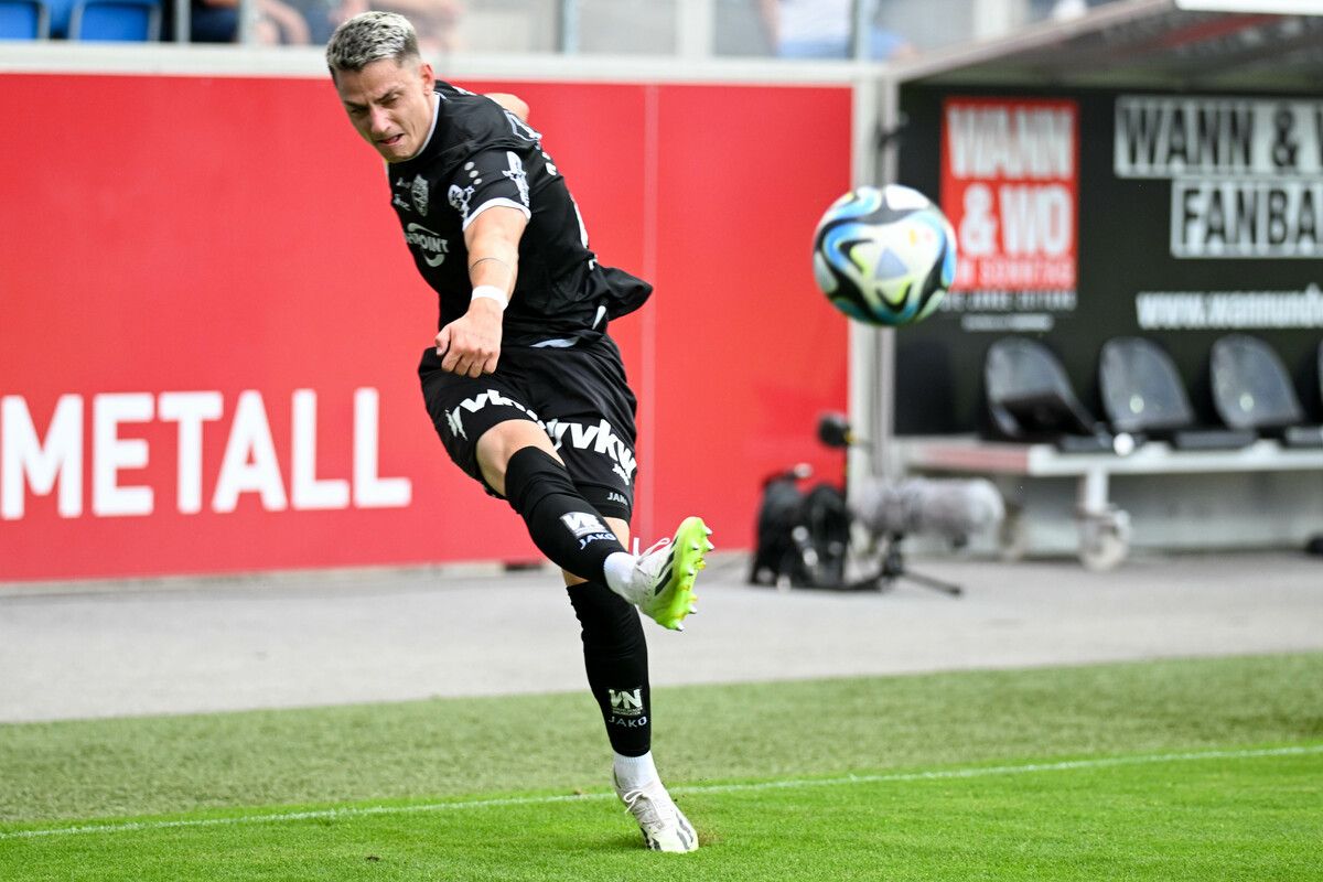 Amir Abdijanovic zirkelte die Kugel per Weitschuss wunderbar zur 1:0-Führung beim FC Pinzgau/Saalfelden ins Kreuzeck.gepa
