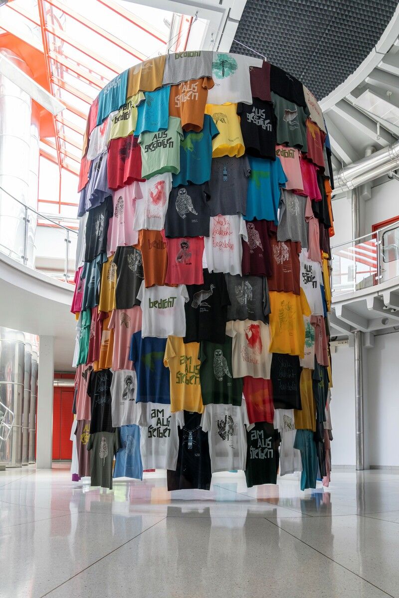 An der Herstellung der Shirts waren Schüler der Freien Montessori Schule Altach beteiligt.Kunsthalle Fro/Christian Schramm