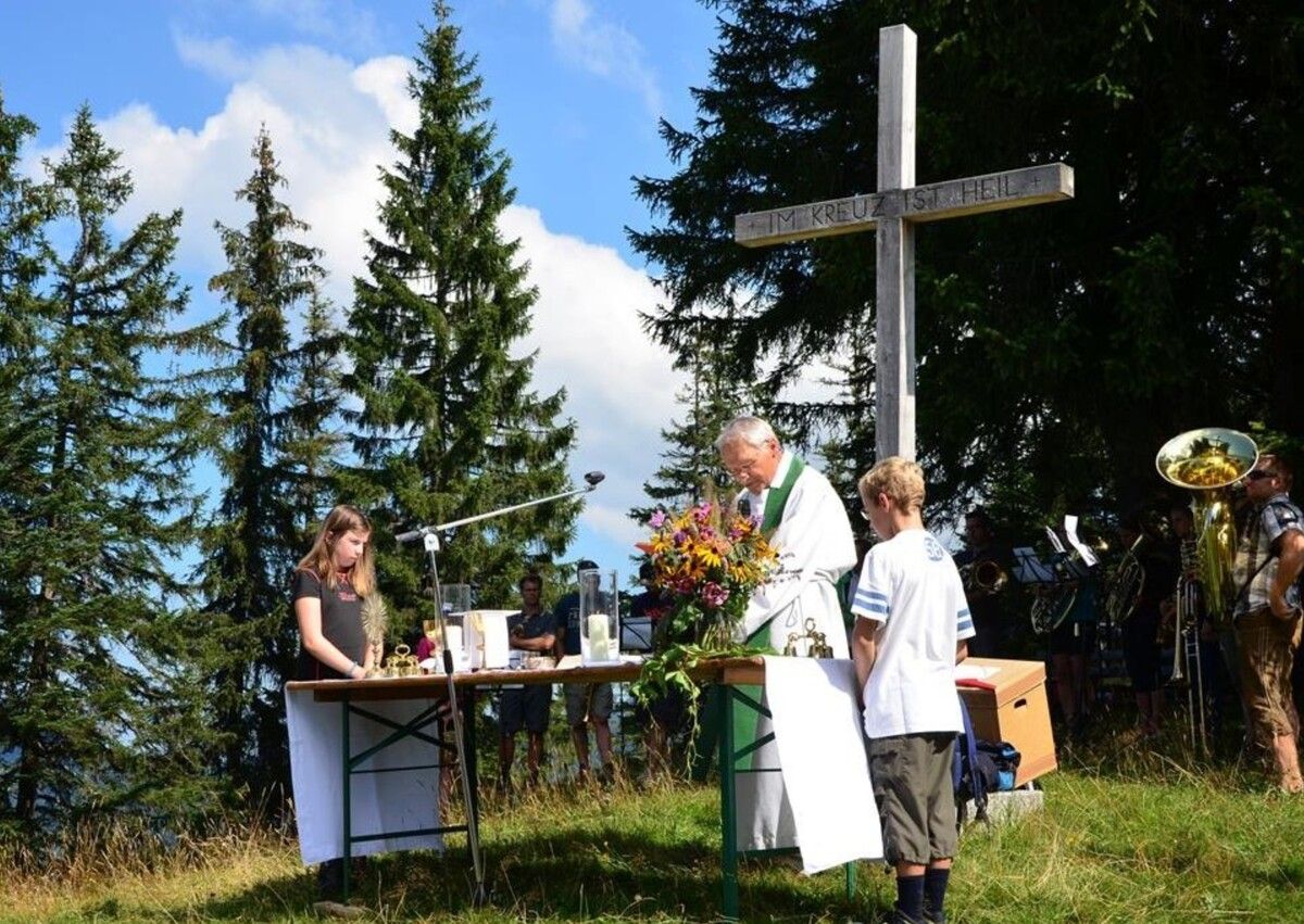 Beim Dafinser Männle zelebriert Bischof Benno am kommenden Sonntag eine stimmungsvolle Bergmesse.Pfarre