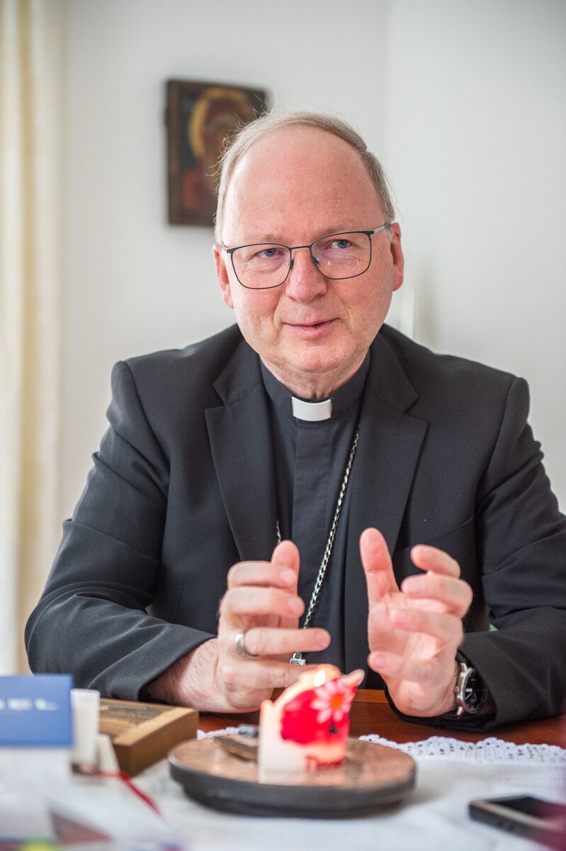 Bischof Benno sieht bei Schwangerschaftskonflikten auch die Kirche in der Pflicht, aber ohne moralisierenden Fingerzeig. VN/Rhomberg