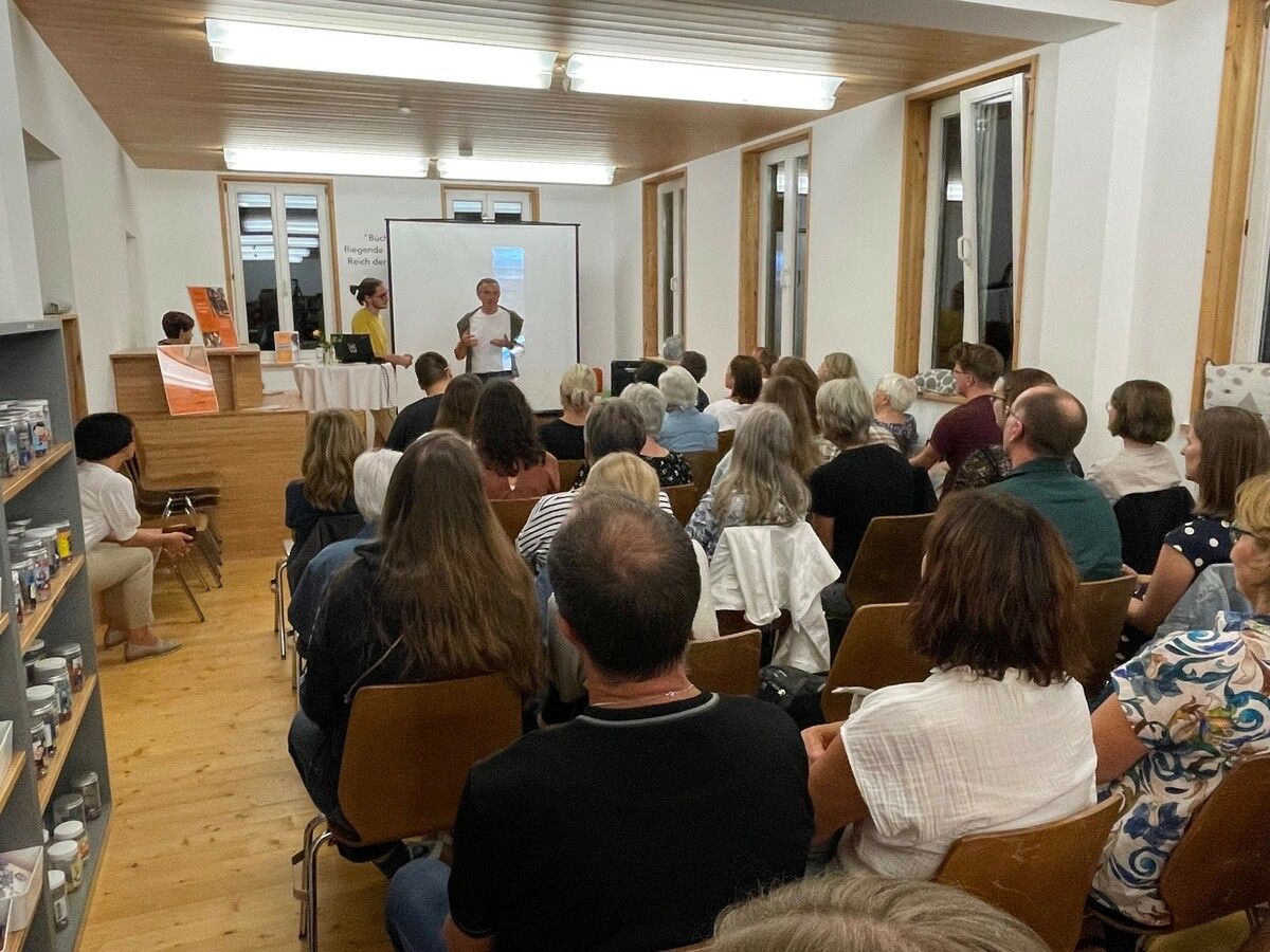 Das gespannte Publikum des Vortrags stellte viele interessierte Fragen.VN-HE (3)