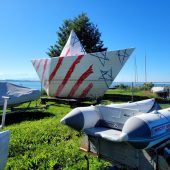 Festspiel-Papierboot hat neuen Ankerplatz