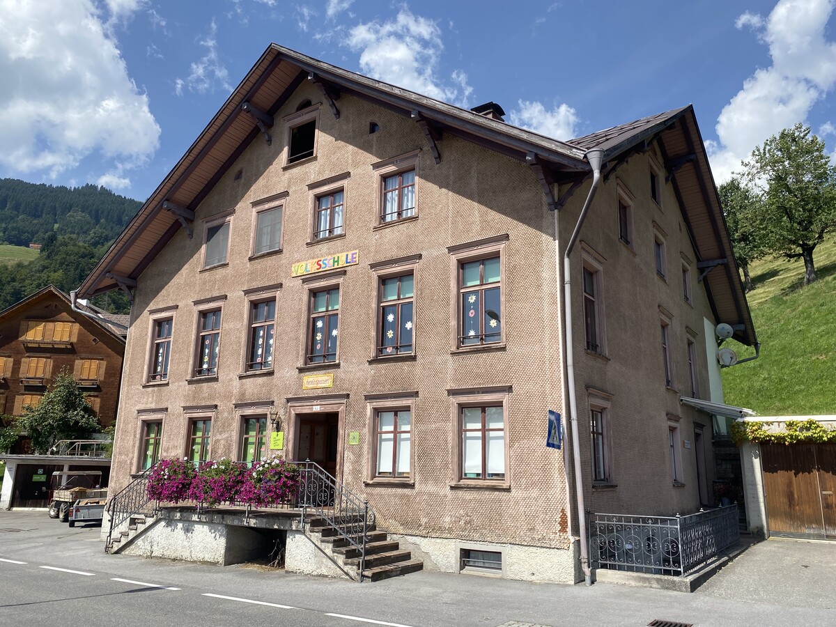 Das Schulhaus in St. Gerold muss dringend saniert werden.vn/jun