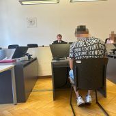 „Wildpinkler“ wegen Nötigung verurteilt