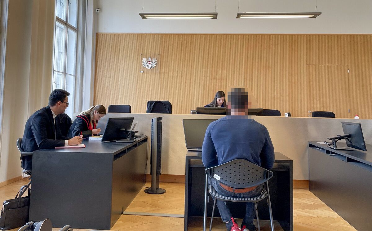 Der Angeklagte zeigte sich teilweise geständig, Reue schwang keine mit.