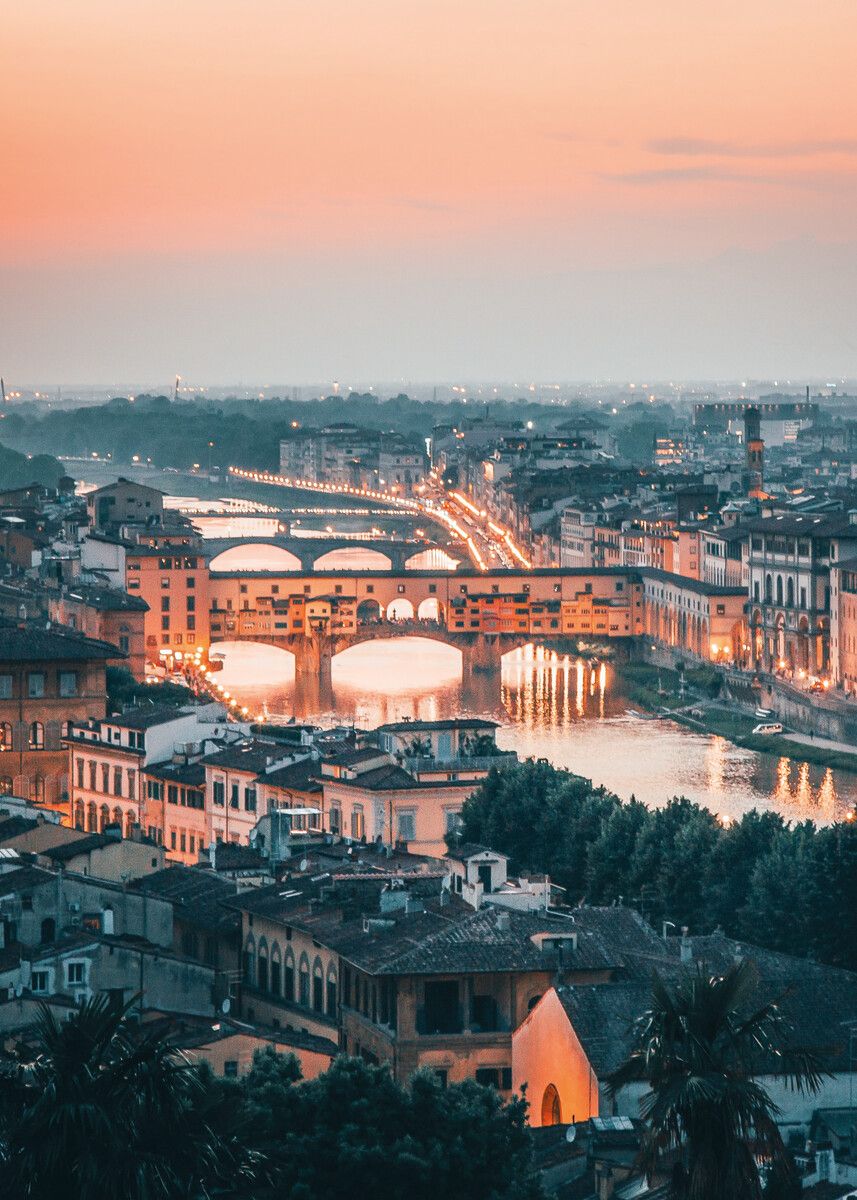 Der Ponte Vecchio: Ein historisches Juwel, das seit Jahrhunderten den Fluss Arno überspannt. Unsplash/Josh Hild