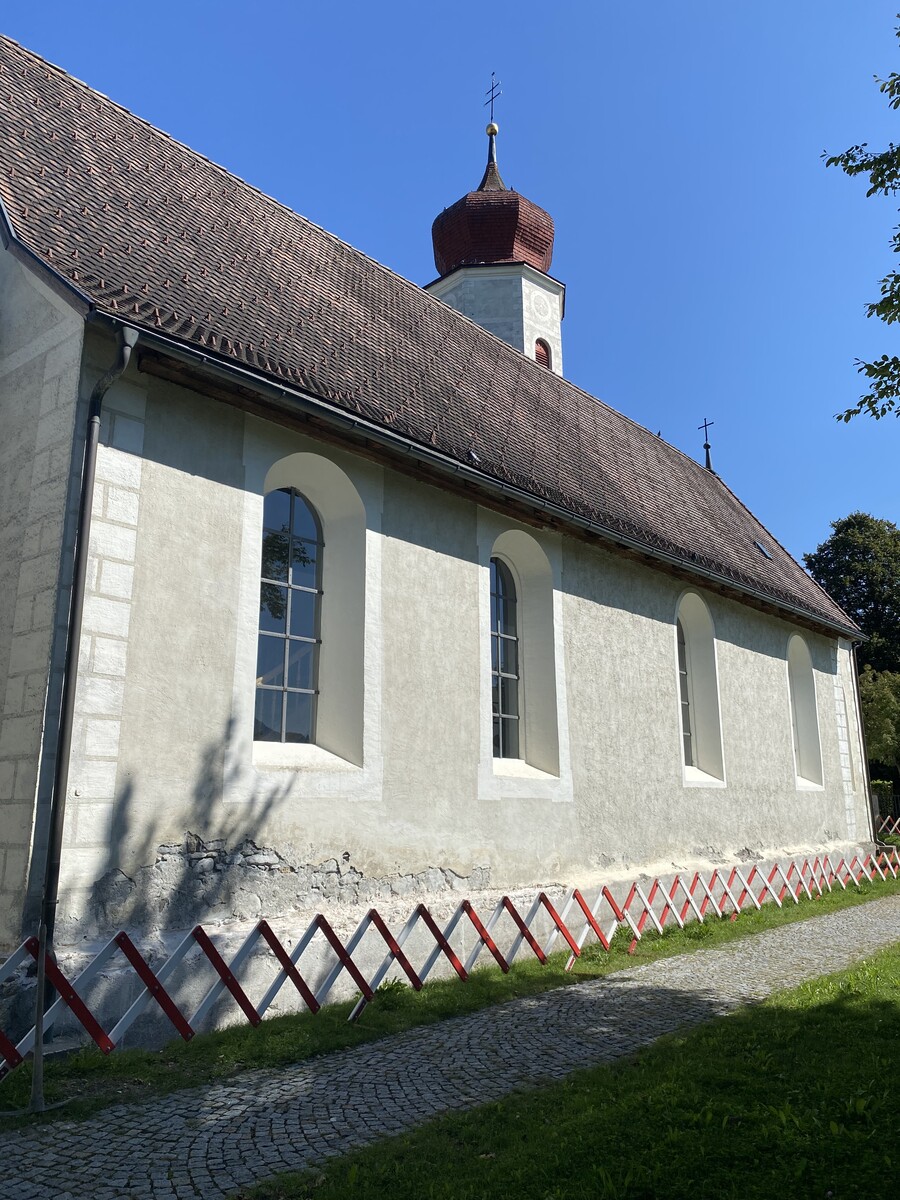 Der Sockelbereich der St. Anna Kirche wurde bereits freigelegt.VN/JUN