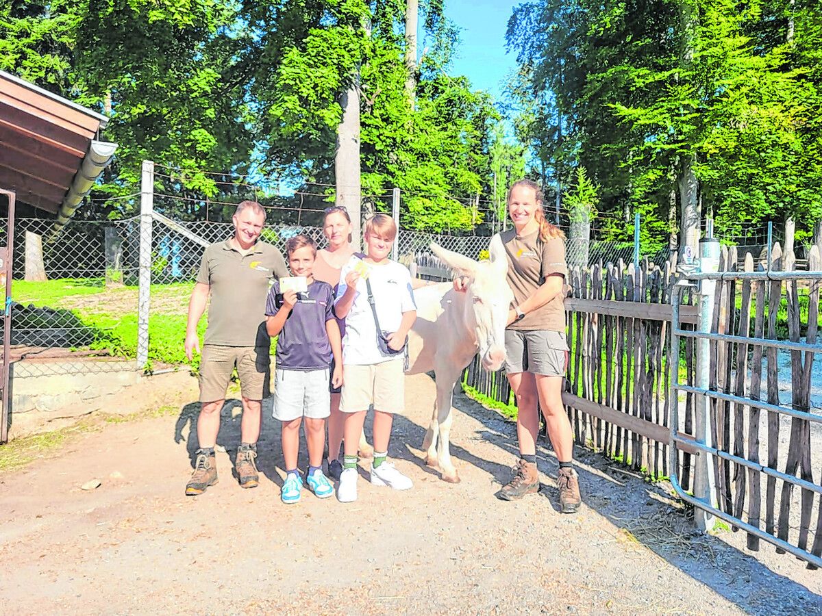 Die 4c-Klasse der VS Tosters spendet 100 Euro aus ihrer Klassenkasse an den Wildpark Feldkirch.Wildpark Feldkirch