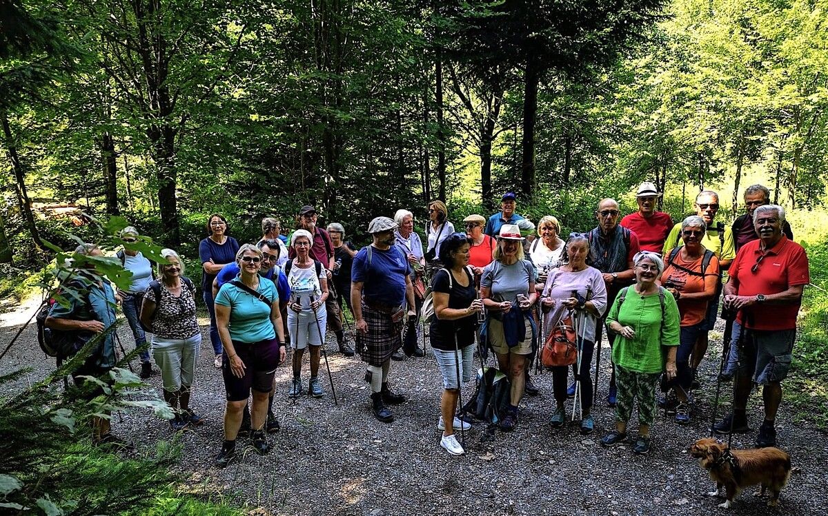 Die Bregenzer Senior(inn)en auf dem Weg zum Biohof Sieber.50plus Bregenz