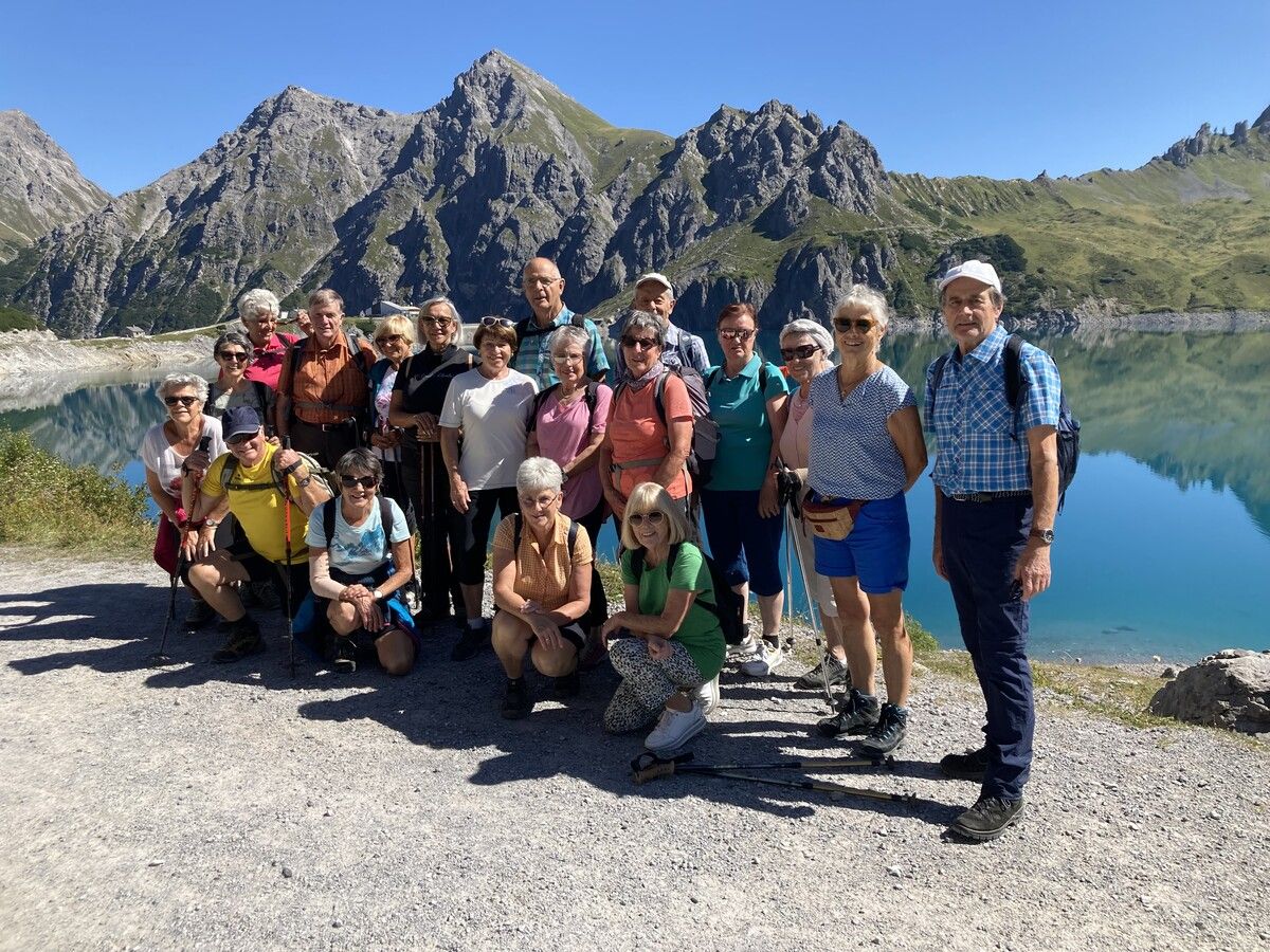 Die Schwarzacher Senioren bei der spätsommerlichen Wanderung am Lünersee. 50Plus