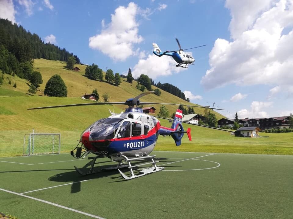 Die Vorarlberger Flugpolizei konnte den verunglückten Wanderer mit ihrem Hubschrauber „Libelle“ finden. polizei