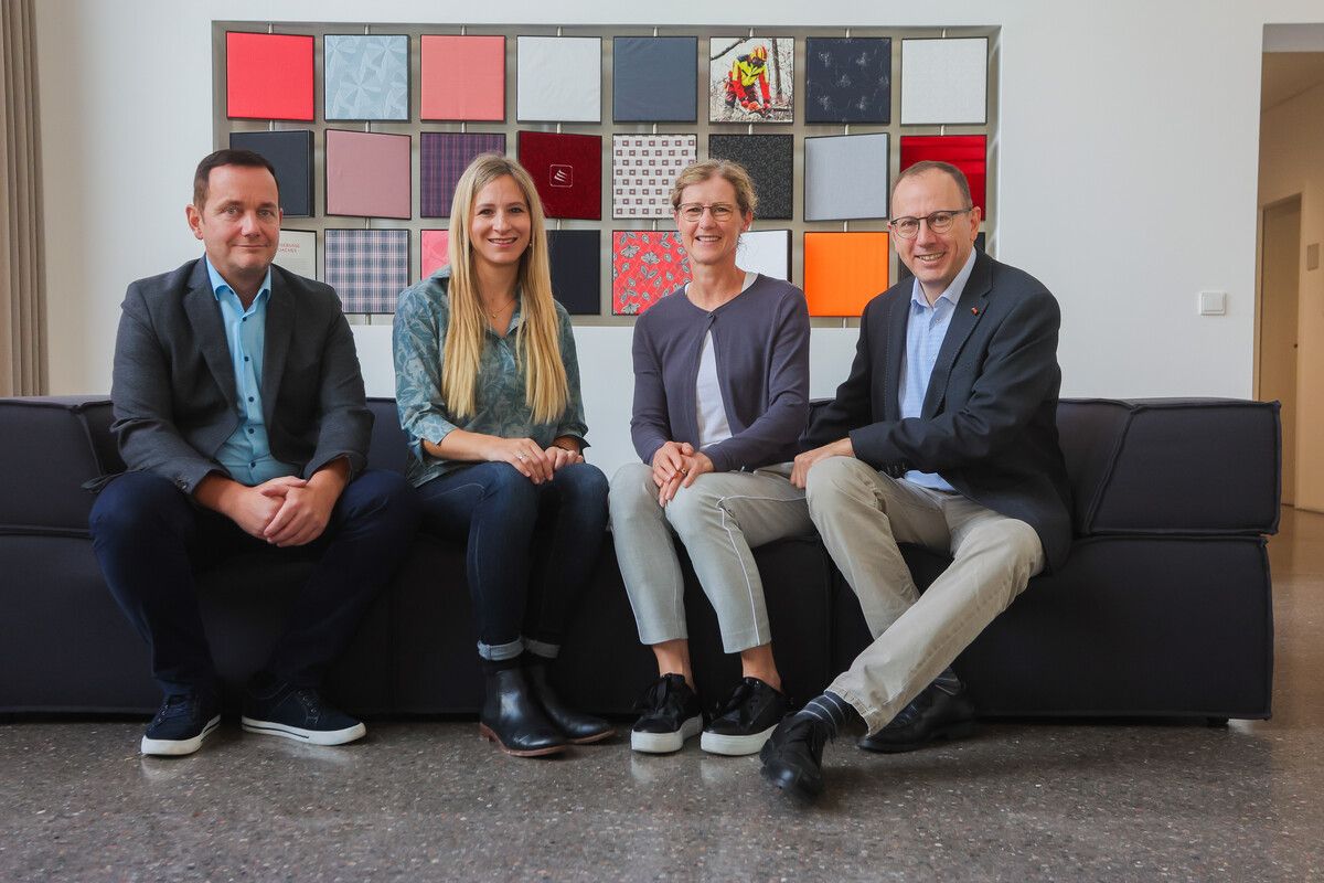Dr. Matthias Walter mit seinem Kernteam. In der Personalabteilung am Hauptstandort Bludenz arbeiten derzeit 26 MitarbeiterInnen. VN