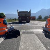 Protest: Klimakleber blockierten Autobahnabfahrt. »A2