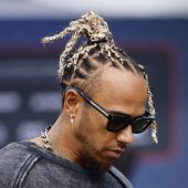 Mercedes laut  Hamilton gefordert