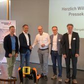 High-Tech-Roboterhund als ­Geschenk an Fachhochschule