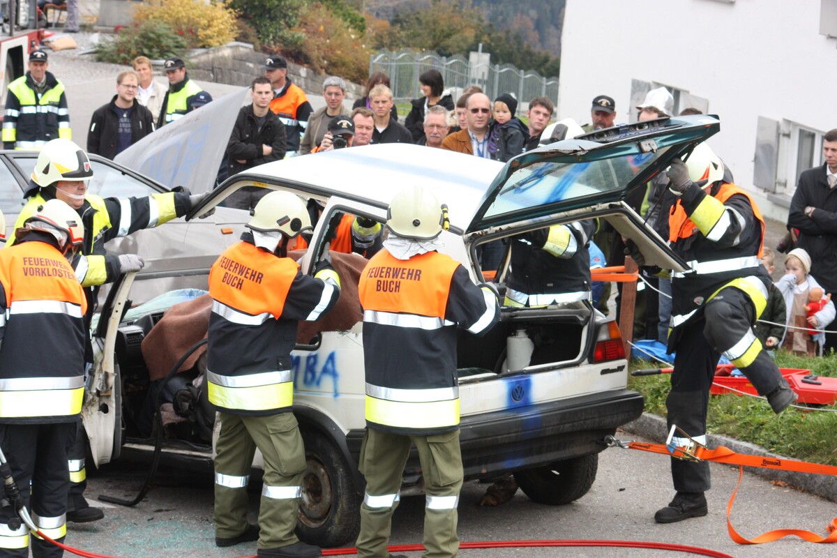 „Gemeinsam für ihre Sicherheit“, so das Motto am 1. Oktober in Buch. Wie beim Sicherheitstag 2009 zeigen die Einsatzkräfte wieder ihr Können gegenüber der Bevölkerung.msT (2)