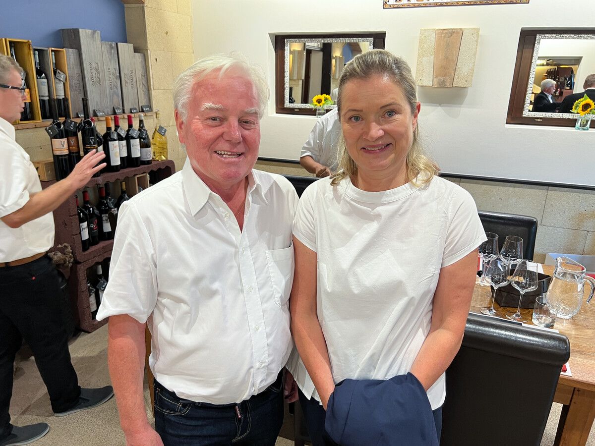 Helmut Gunz und Manuela Partel bei bester Laune.