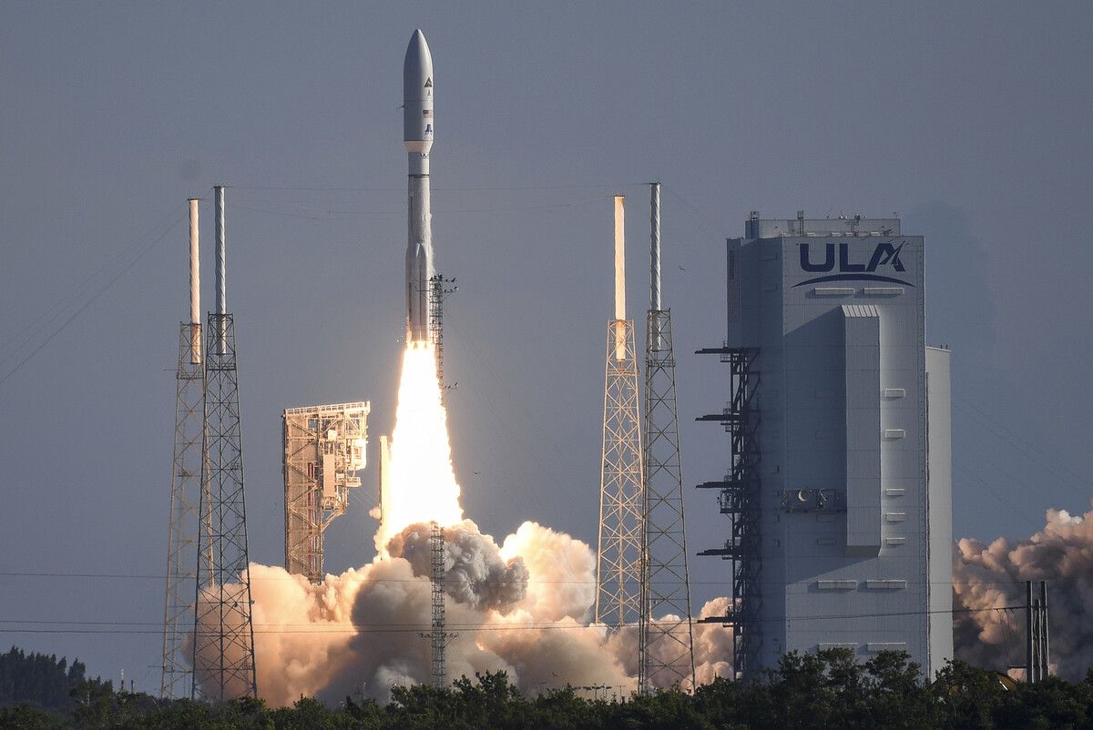 In Cape Canaveral startete am Sonntagmorgen eine „United Launch Alliance Atlas V“-Rakete für die US Space Force. AP