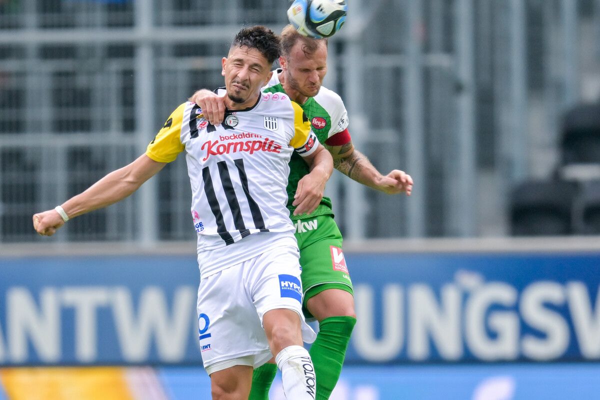 LINZ,AUSTRIA,03.SEP.23 - SOCCER - ADMIRAL Bundesliga, Linzer ASK vs SC Austria Lustenau. Image shows Robert Zulj (LASK) and Matthias Maak (A.Lustenau). Photo: GEPA pictures/ Christian Moser