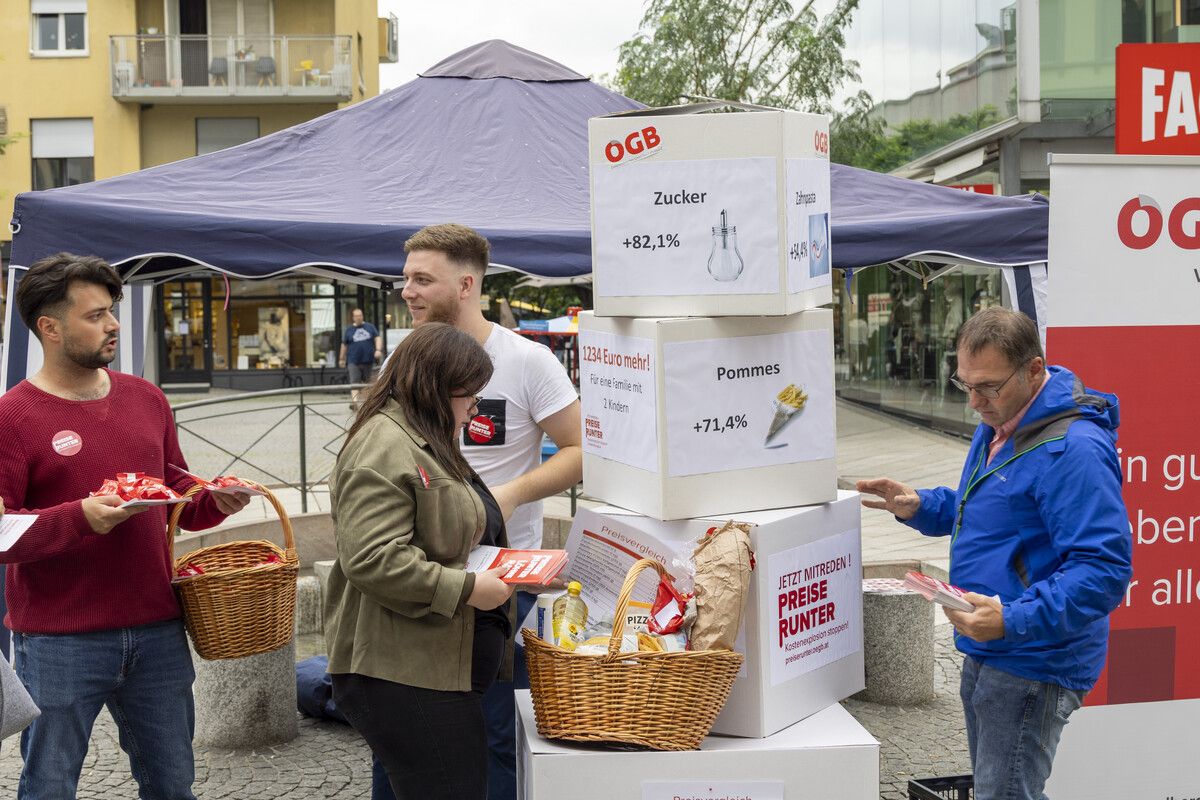 ÖGB Vorarlberg veranschaulicht bei Aktionswoche die horrenden Preissteigerungen bei Lebensmitteln.VN/ paulitsch