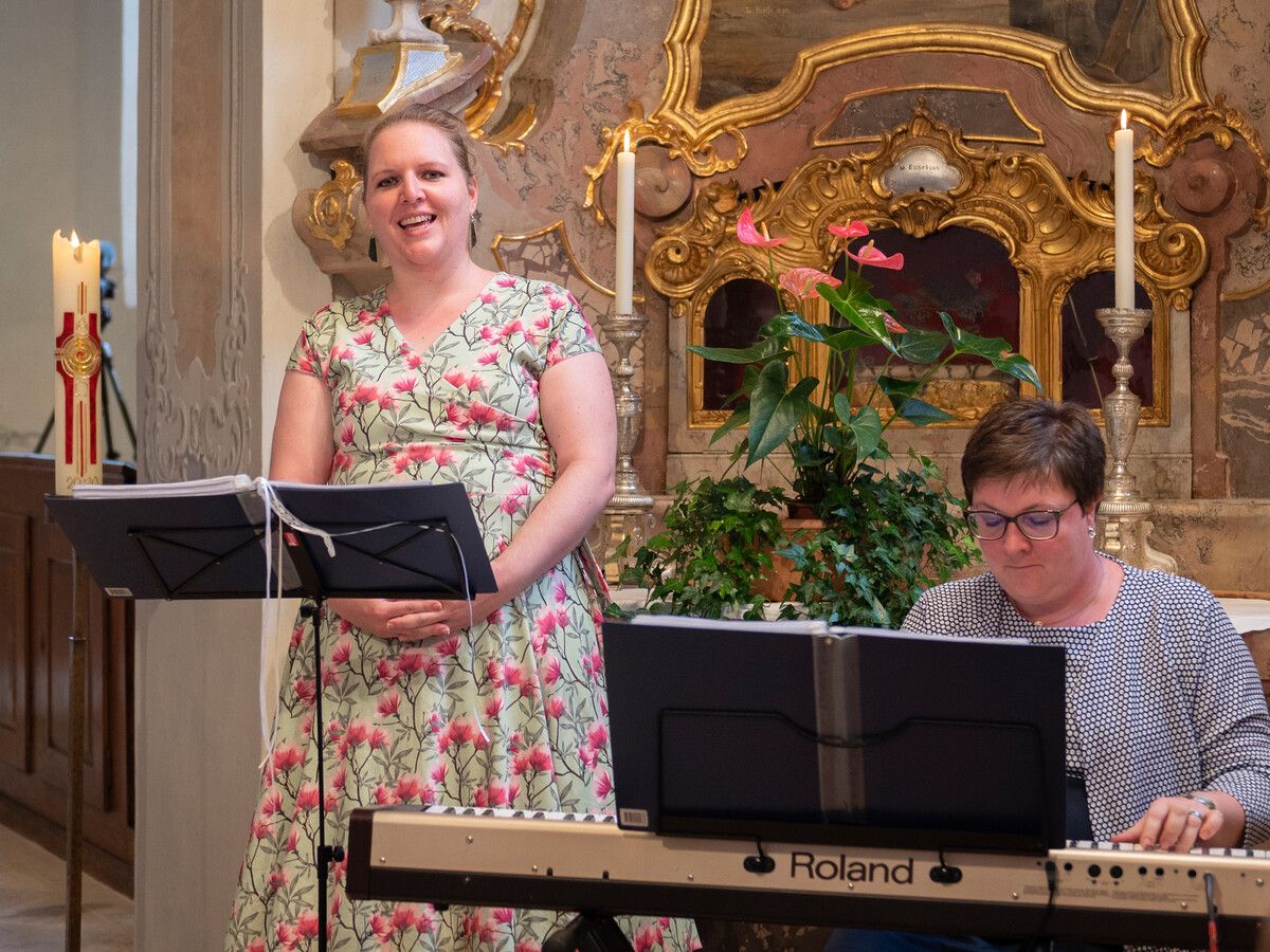 Schon 300 Hochzeiten hat Evelyne mit ihrem Gesang verschönt.