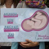 Leise Gebete und kleine weiße Särge