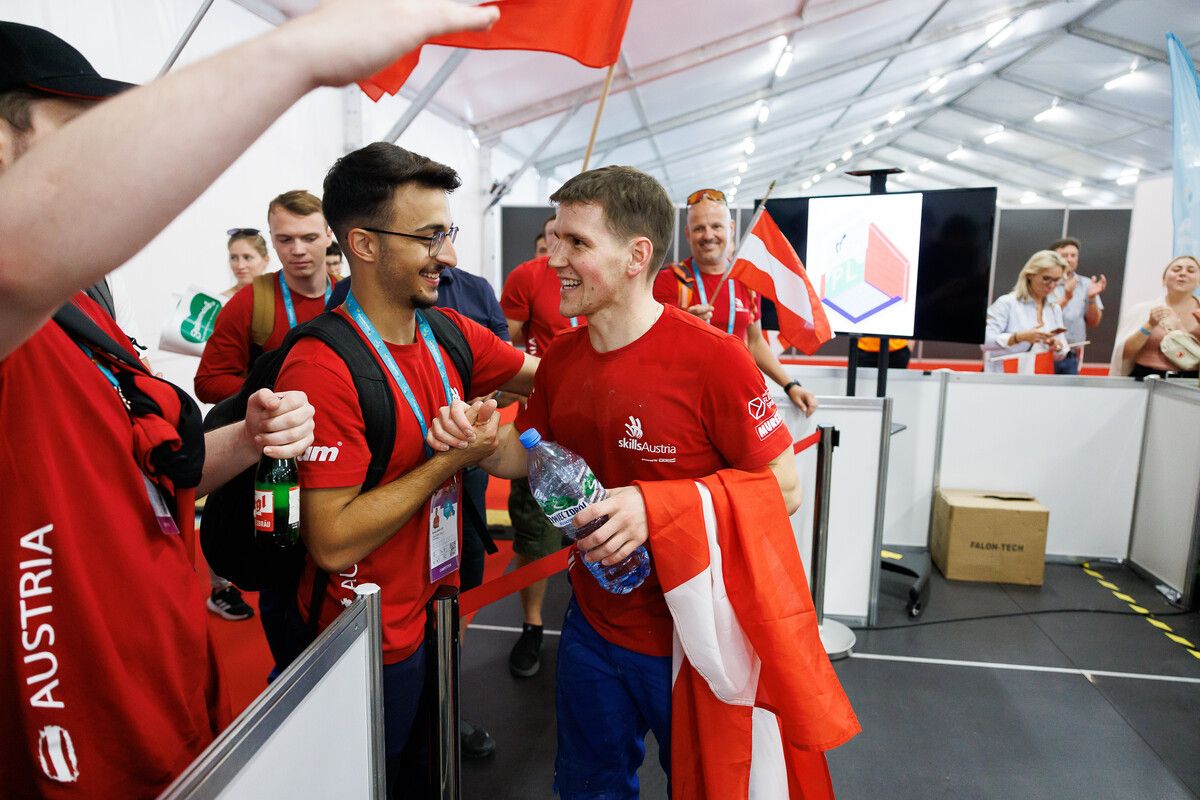 Theisl mit dem Vorarlberger Kollegen Berkay Sahin.