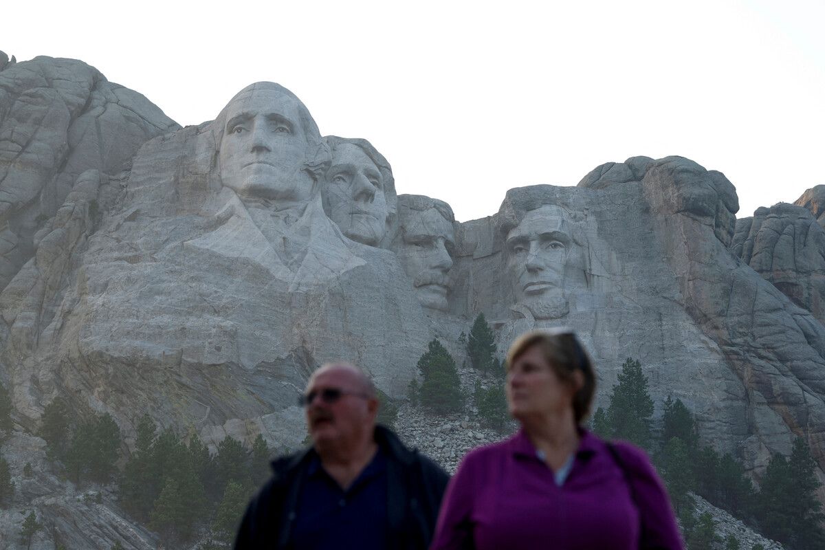 Touristen besuchen das berühmte Mount Rushmore National Memorial in Keystone, South Dakota. Reuters