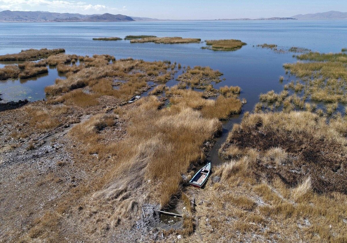 Trockenheit und Hitze: Titicacasee nähert sich historischem Tiefstand. afp