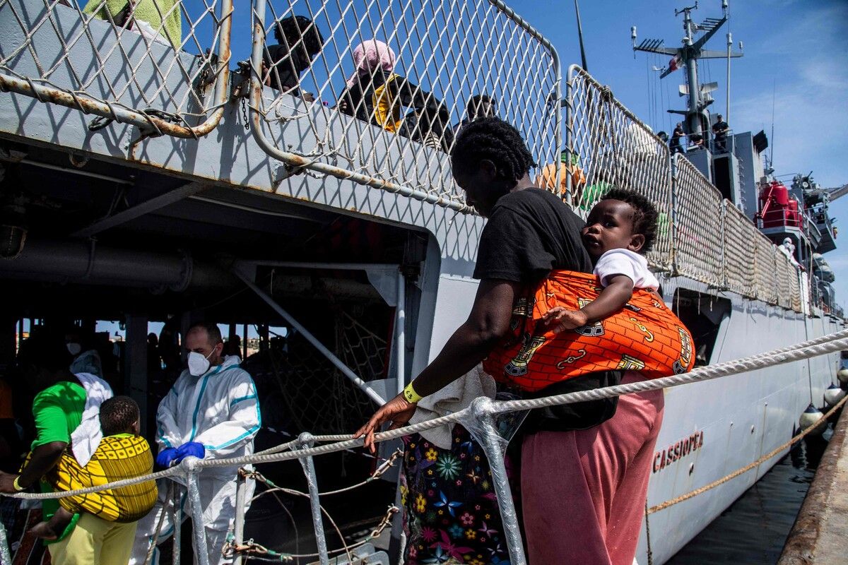 Trotz des ausgerufenen Notstands auf der italienischen Insel Lampedusa sind wieder Hunderte Migranten dort angekommen. AFP