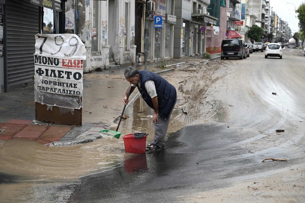 Unzählige Tonnen Matsch wurden in die Stadt Volos gespült. AFP