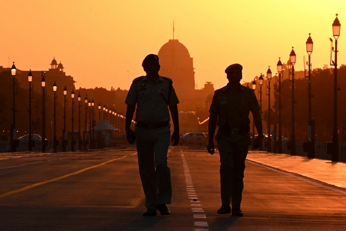 Vor Beginn des G20-Gipfels in Indien patrouilliert Polizeipersonal beim Präsidentenpalast in Neu-Delhi. AFP