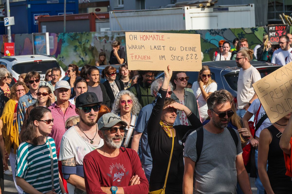 In Bregenz kam es im Oktober zu einer Demo von Abtreibungsbefürwortern. Gegner protestierten zuvor vor dem Spital. VN/Steurer