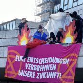 Klimaprotest vor dem Landhaus