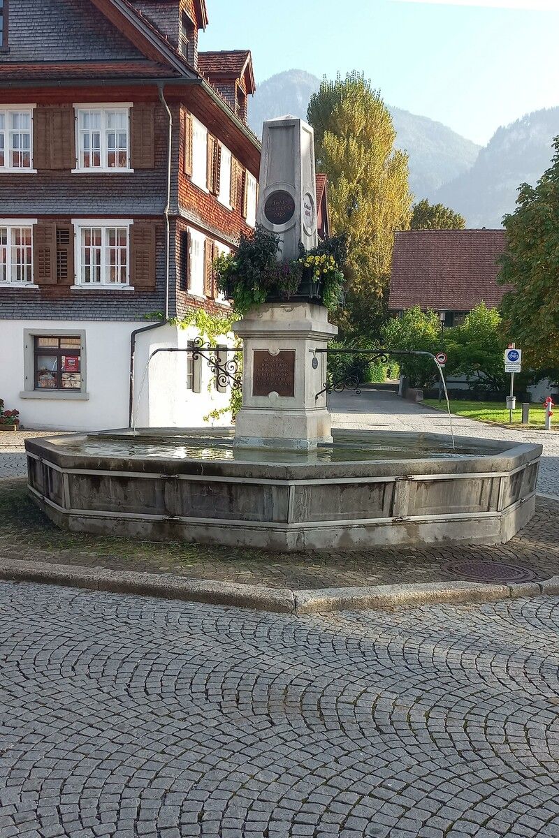 Am Hatler Brunnen, dem Wahrzeichen des südlichen Dornbirner Stadtteils, findet am Samstag ein Kreativmarkt statt.lcf