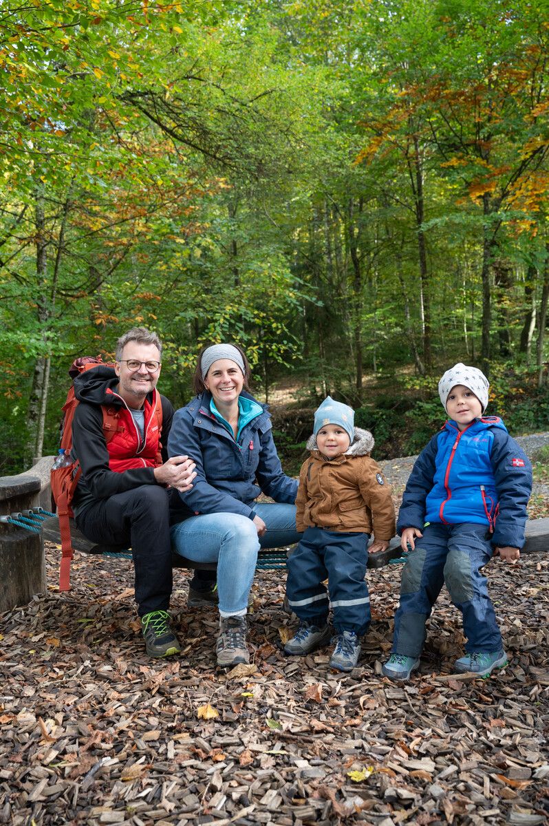 Angelika und Owen aus Wolfurt nutzten den Sonntag mit ihren Kindern Tom und Ben für einen Ausflug in die Natur.VN/Serra