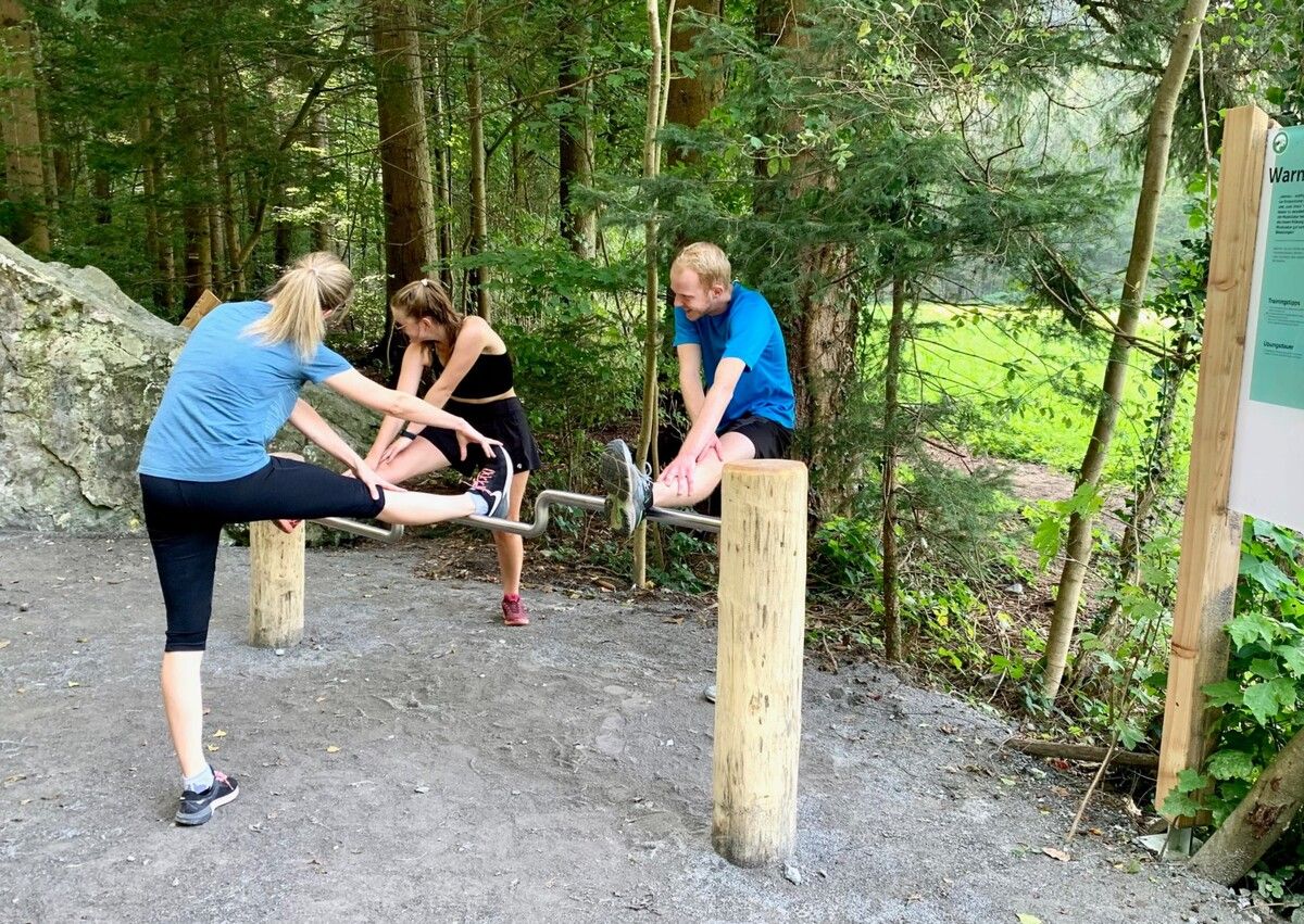 Auch ein Gerät zum Aufwärmen und Dehnen steht beim Fitnessparcours in St. Arbogast bereit.  MG Götzis