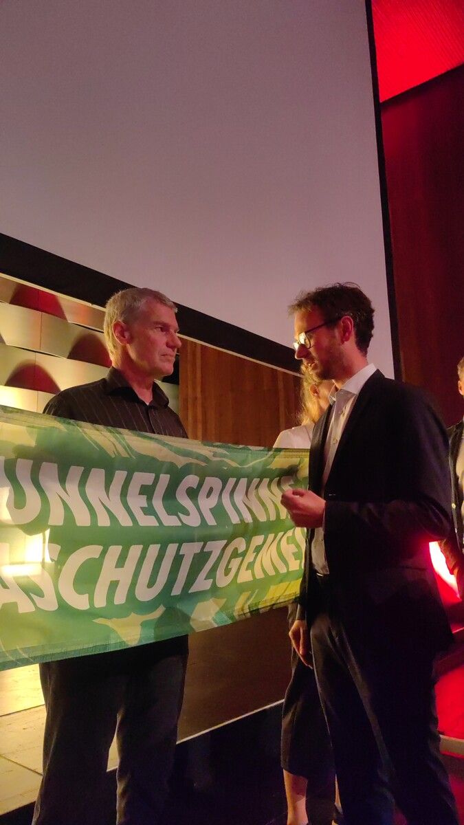Auch Landesrat Daniel Zadra (Grüne) sprach mit den Demonstranten. XR