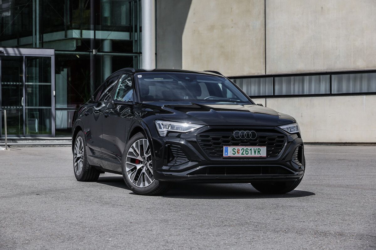 Audis Elektro-SUV-Flaggschiff pflegt den gewichtigen Auftritt. Der Q8 e-tron geht ebenso elegant wie dynamisch zu Werke. steurer