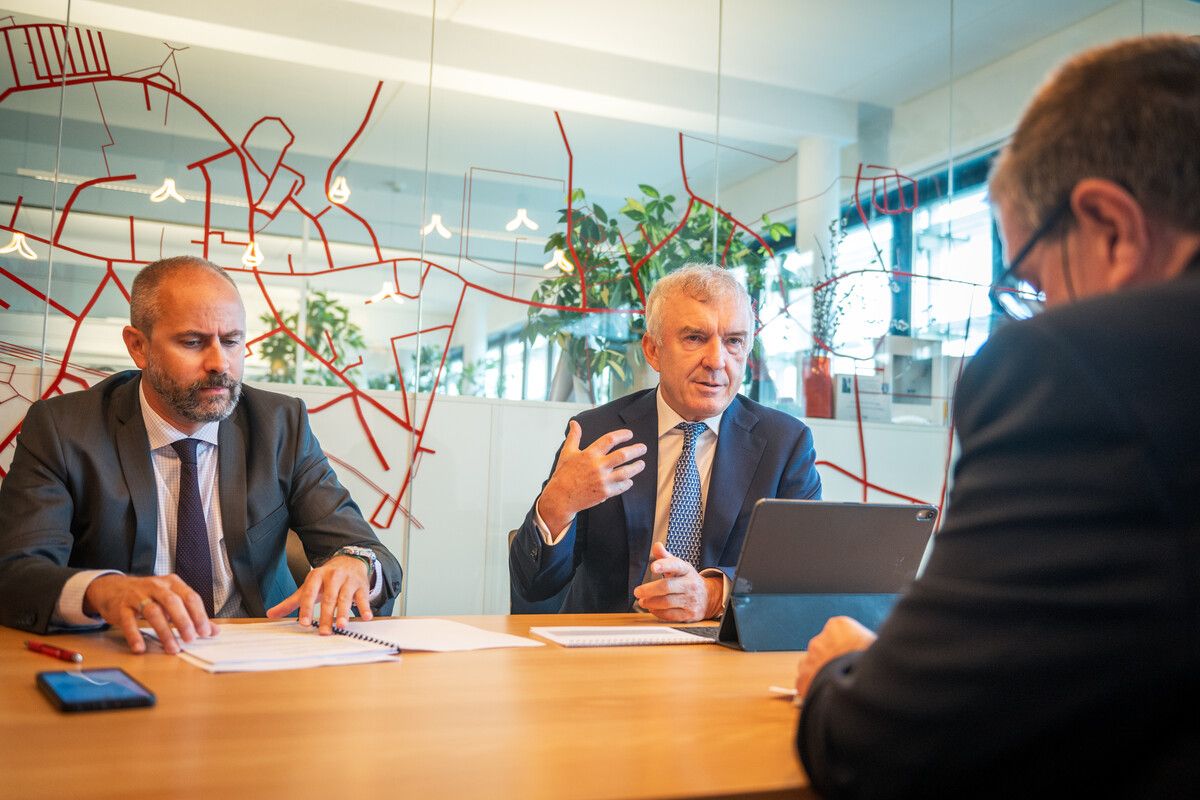 Bank-Austria-Vorstand Dieter Hengl (r.) und Landesdirektor Claus Jeschko sehen Vorarlbergs Unternehmen gut aufgestellt. VN/RB
