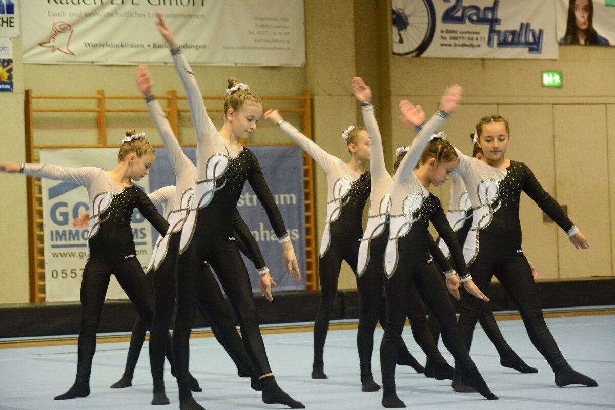 Bei der diesjährigen Landesmeisterschaft im Team-Turnen zeigten die Mannschaften ausgeklügelte Choreografien gepaart mit turnerischen Fähigkeiten. bvs (3)