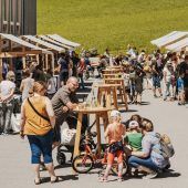 Treffen und genießen beim Dorfmärtle in Langenegg