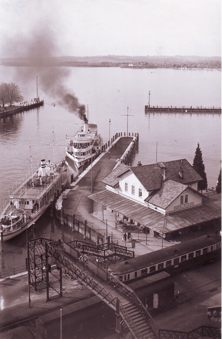 Blick vom Postamt auf den Personenmolo. Im Frühjahr 1939 lagen hier die Schiffe „Österreich“ und „Überlingen“ im Bregenzer Hafen. Stadtarchiv Bregenz, Vorarlberger Landesbibliothek